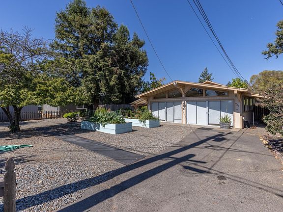 4th image of 937 Arbor Avenue