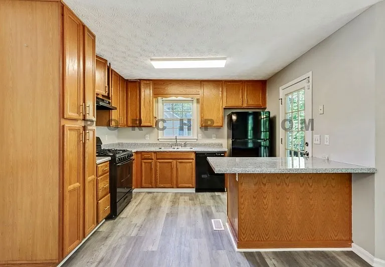 223 Sterling Trl — Photo 8