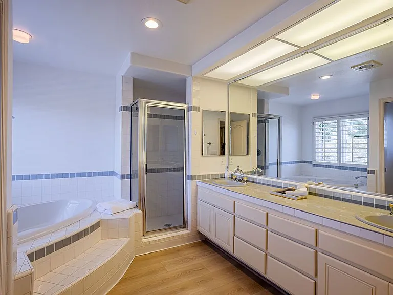 1651 Fox Springs Cir — Photo 14