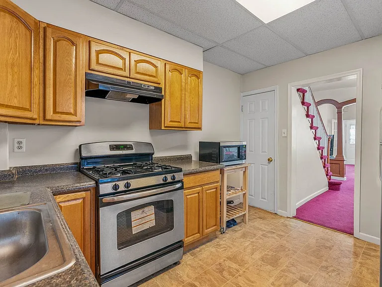 513 Morris St — Photo 4