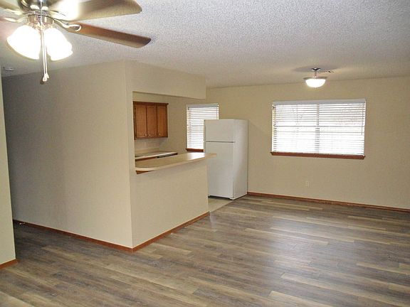 3rd image of 1306 Charlotte Ct