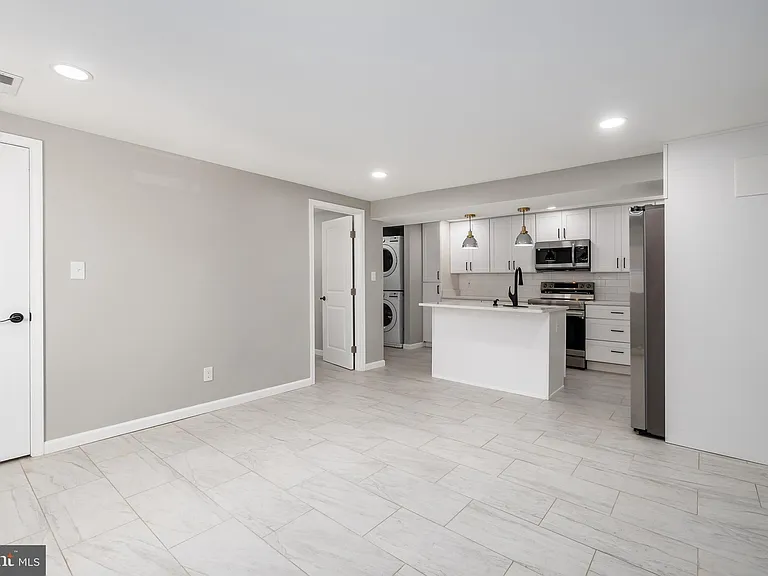 1319 C St NE #B — Photo 9