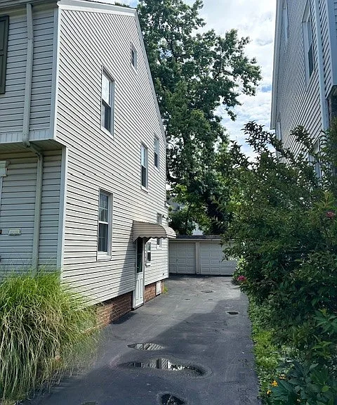 1135 Quilliams Rd — Photo 2