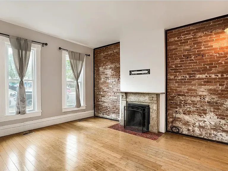 2929 Curtis St #A — Photo 6