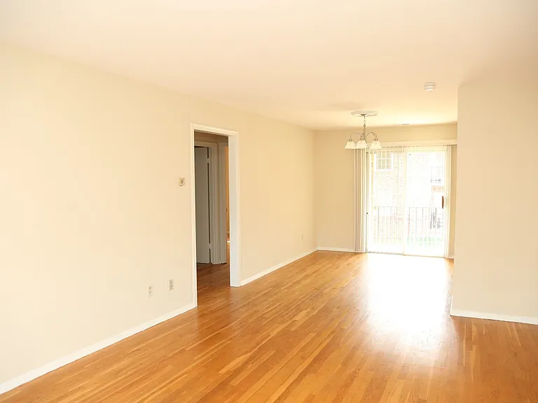 Hessian Hills Apts — Photo 10