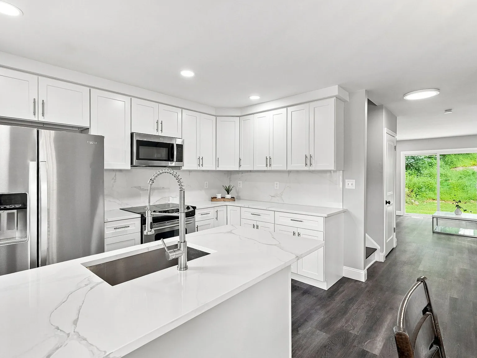3 bed, 2.5 bath, 1360 sqft, $2,600 — Photo 2