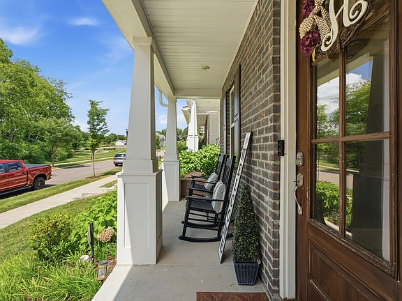 3rd image of 384 Hammock Ln