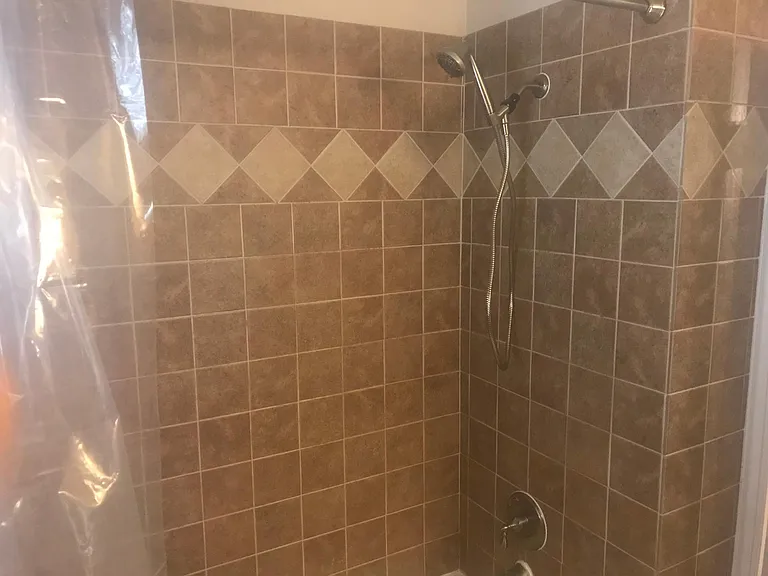 Mesa B - Master Tub/Shower