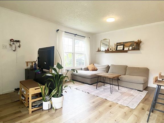 5th image of 522 Cottonwood Ave #2