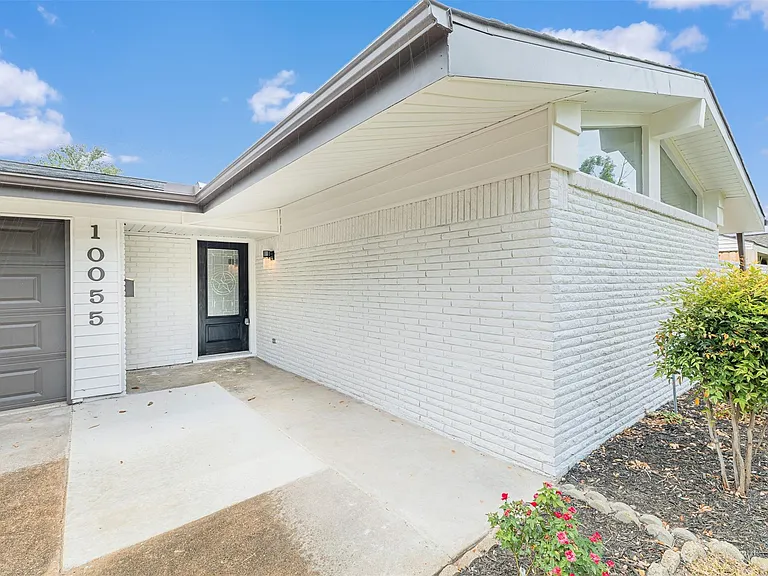 10055 Larston St — Photo 2