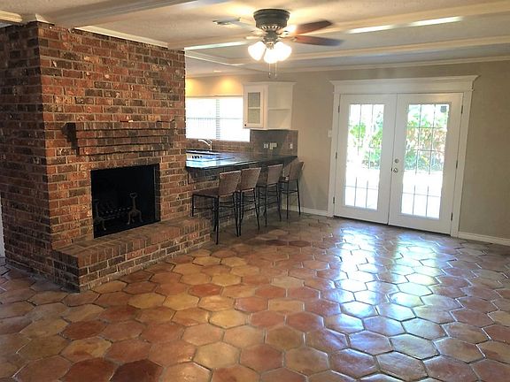 4th image of 9322 Valwood Ct