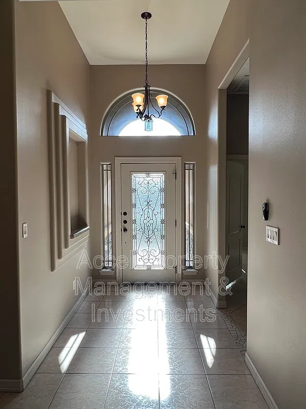 3 bed, 2.0 bath, 1383 sqft, $1,675 — Photo 2