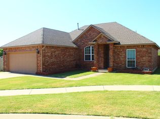 1004 SW 45th St, Moore, OK 73160