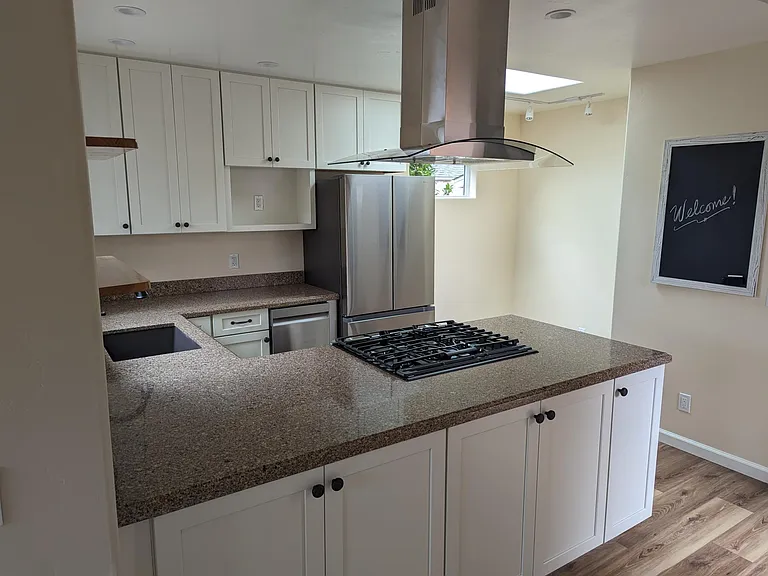 1090 Wanda Ave #B — Photo 3