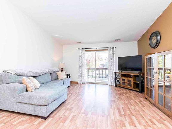 3rd image of 2568 Eagles Cir Unit 5