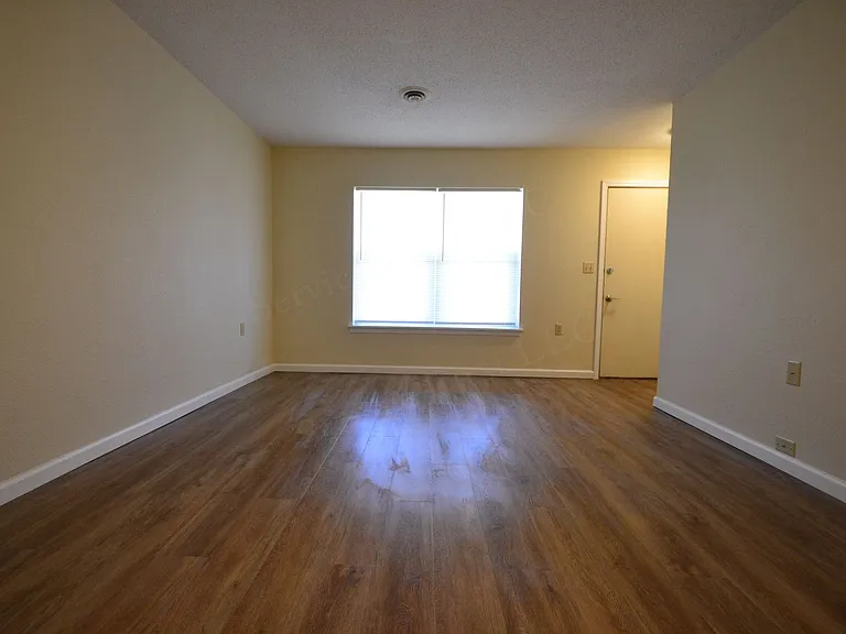 503 Broad St — Photo 7