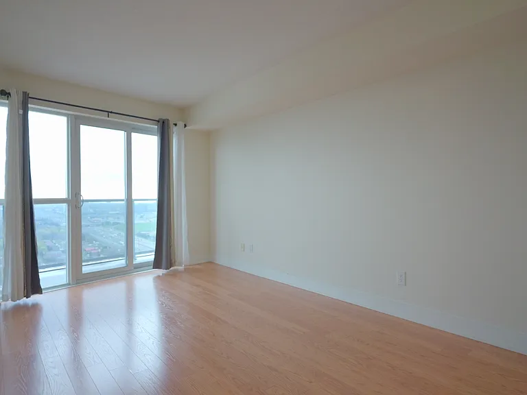135 Village Green Sq #3925 — Photo 8