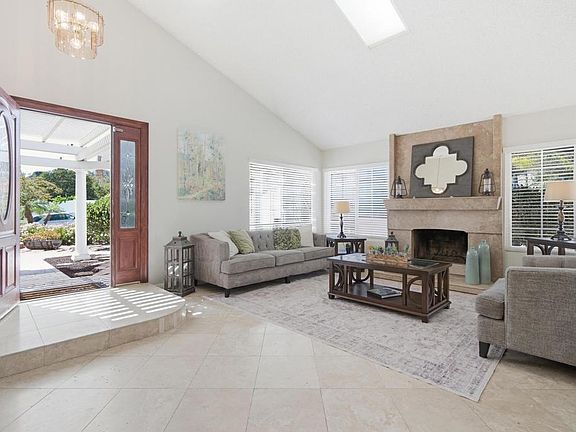 5th image of 10930 Sombra Ct