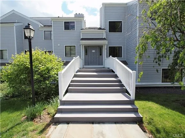 65 Rowayton Woods Dr, Norwalk, CT 06854