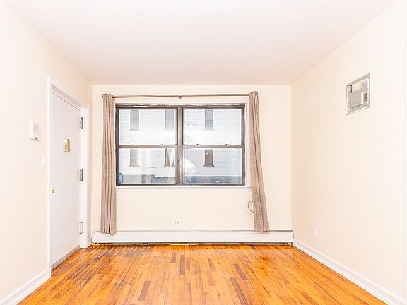 2nd image of 150 Stanhope St #2RRX