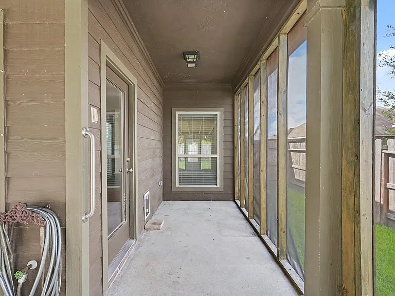 1061 Shadow Bend Ct — Photo 15
