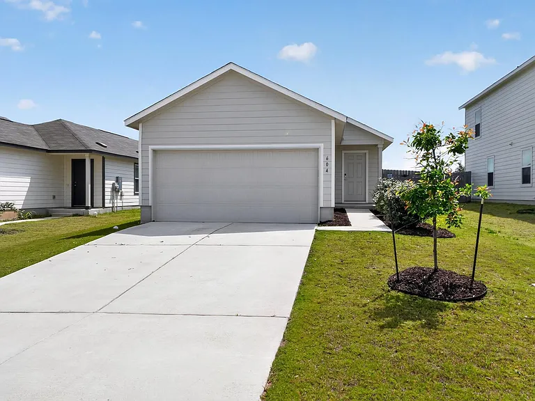 604 Marty Allen Loop — Photo 1