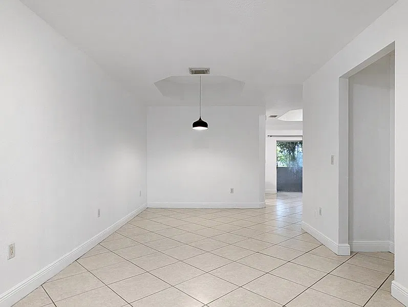4 bed, 2.5 bath, 3862 sqft, $3,300 — Photo 4