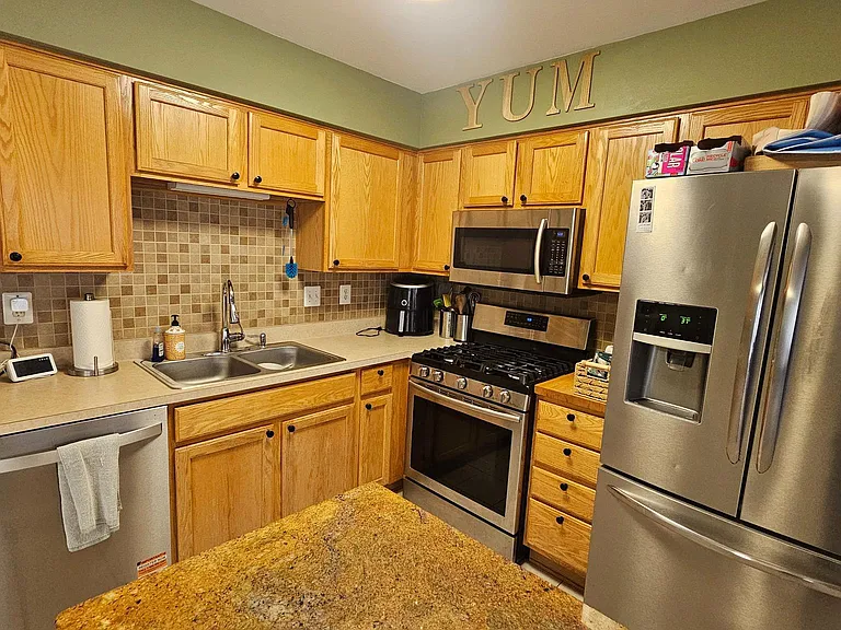 213 Windsor Ct — Photo 18