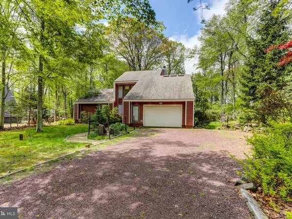 3217 Beech Ridge Dr, Pocono Summit, PA 18346