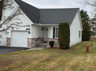 902 Lighthouse Dr, Marysville, MI 48040