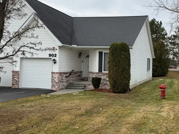 902 Lighthouse Dr, Marysville, MI 48040