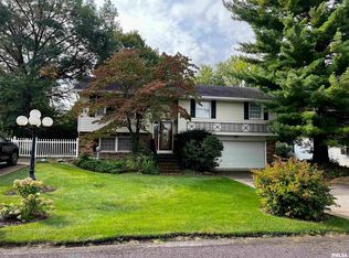 106 Timberview Dr, Macomb, IL 61455