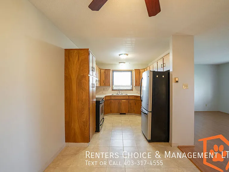 320 52nd Ave W #3 — Photo 5