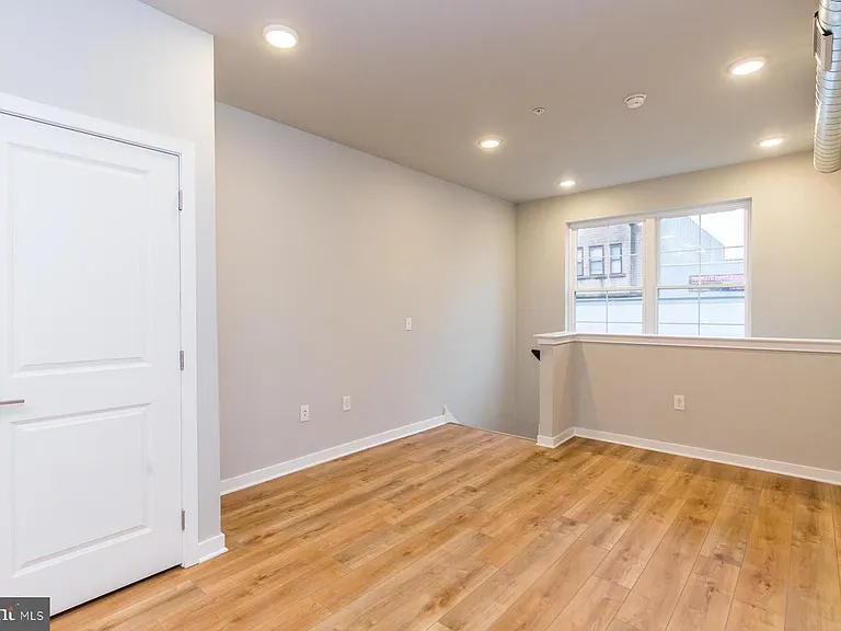 2543 N Front St #2 — Photo 5