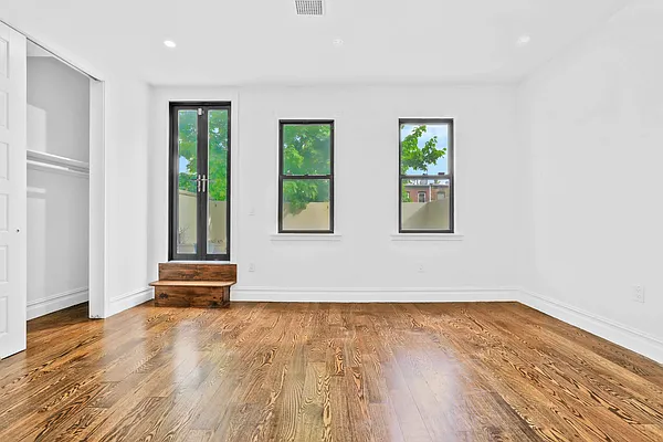 Rented by Brownstone Property Group | media 39