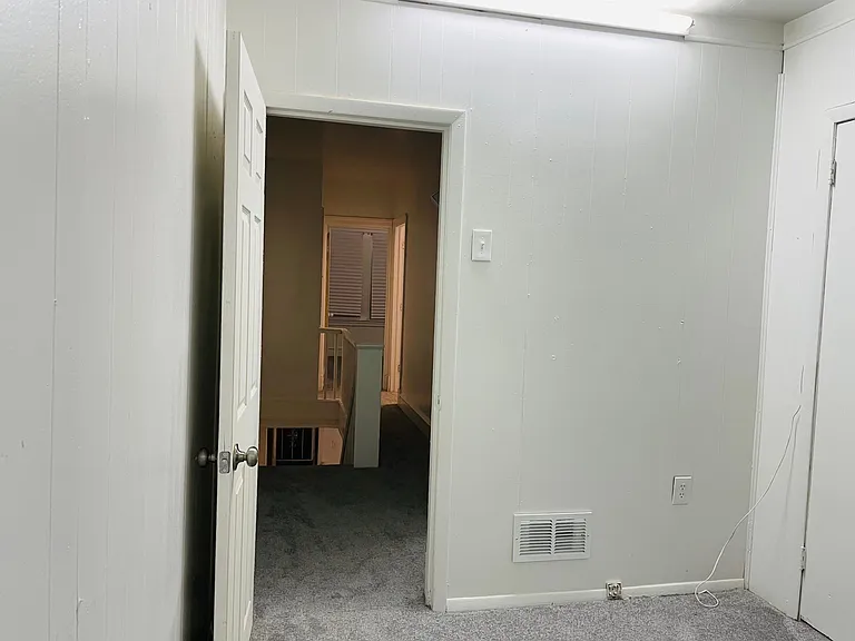 6533 Regent St — Photo 25