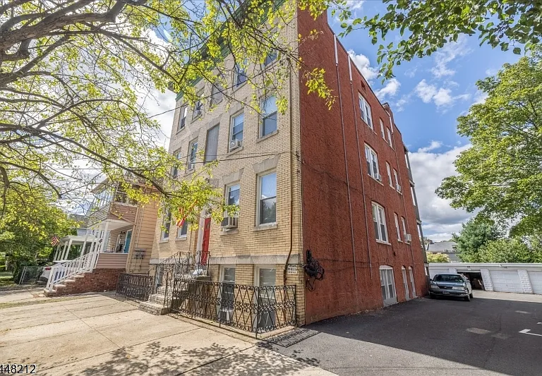 200 Forest St #3R — Photo 1