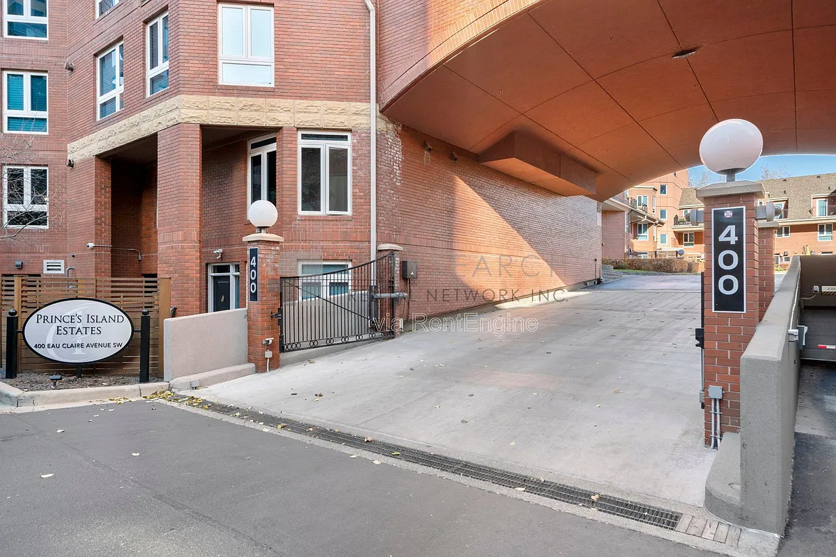 Building Photo - 400 Eau Claire Ave SW #1505