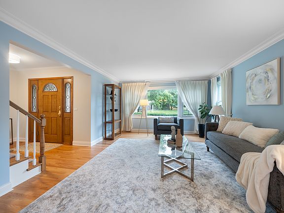 4th image of 3066 Knollwood Ln