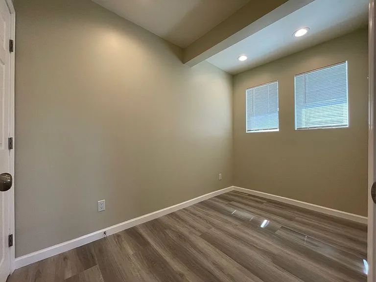 2535 Wallace St — Photo 10