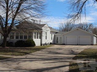 813 15th St, Eldora, IA 50627