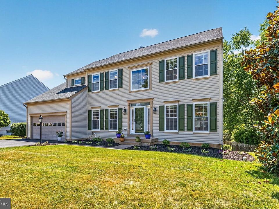 1st image of 6 Monarch Ct