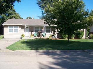 910 S Larson Ave, Chanute, KS 66720