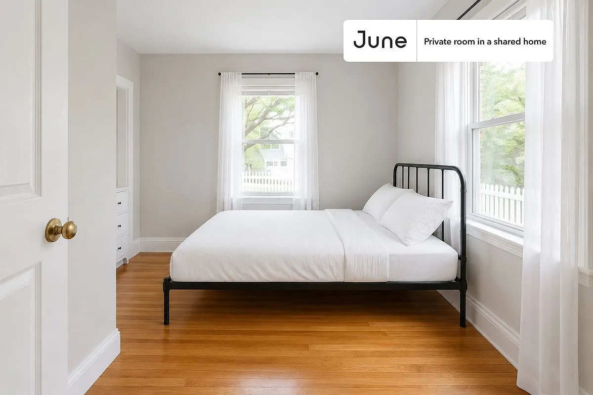 Full bedroom in 3 bed/1 bath home in Brighton #1516 C — Photo 1