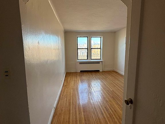 4th image of 667 Ocean Ave #2T