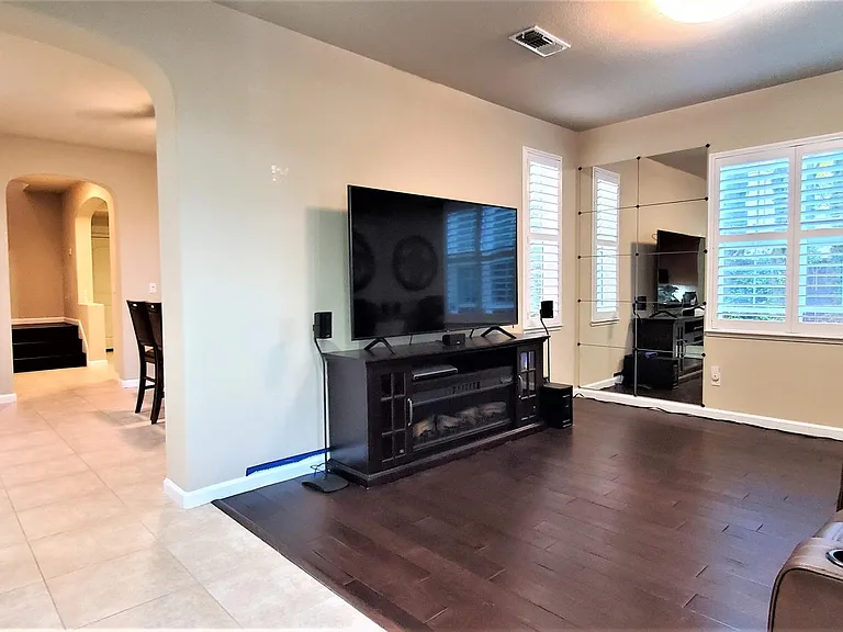 137 Talmont Cir — Photo 6