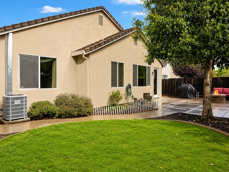 1094 Danilo Ct — Photo 14