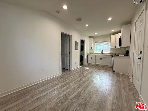 7006 Encino Ave Photo 1