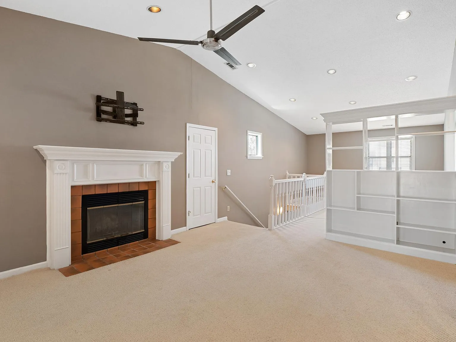 2 bed, 1299 sqft, $2,385 — Photo 4