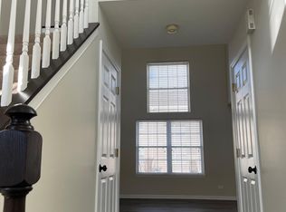 684 Silk Oak Ln, Crystal Lake, IL 60014